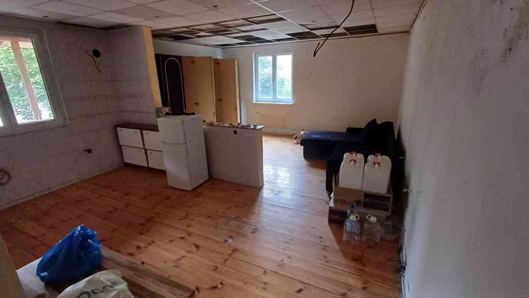 PRODEJ IDEÁLNÍ 1/3 POZEMKU S NEBYTOVÝM PROSTOREM A GARÁŽÍ - foto 4