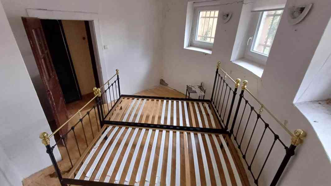 PRODEJ IDEÁLNÍ 1/3 POZEMKU S NEBYTOVÝM PROSTOREM A GARÁŽÍ - foto 7