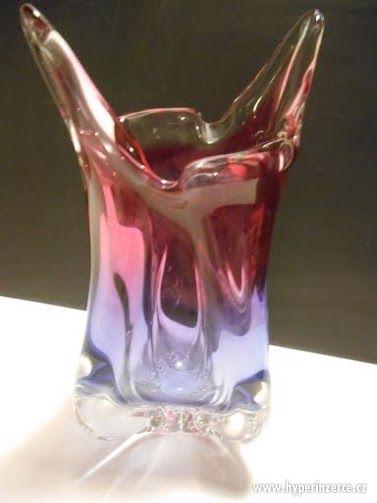 Váza z hutního skla ve tvaru lilie - foto 1