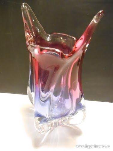Váza z hutního skla ve tvaru lilie - foto 2