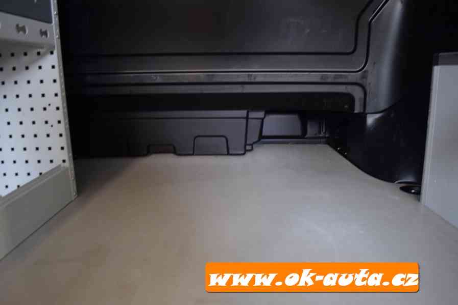 Peugeot Expert 2.0 HDI AUTOMAT 5 MÍST L3 2021-DPH - foto 12