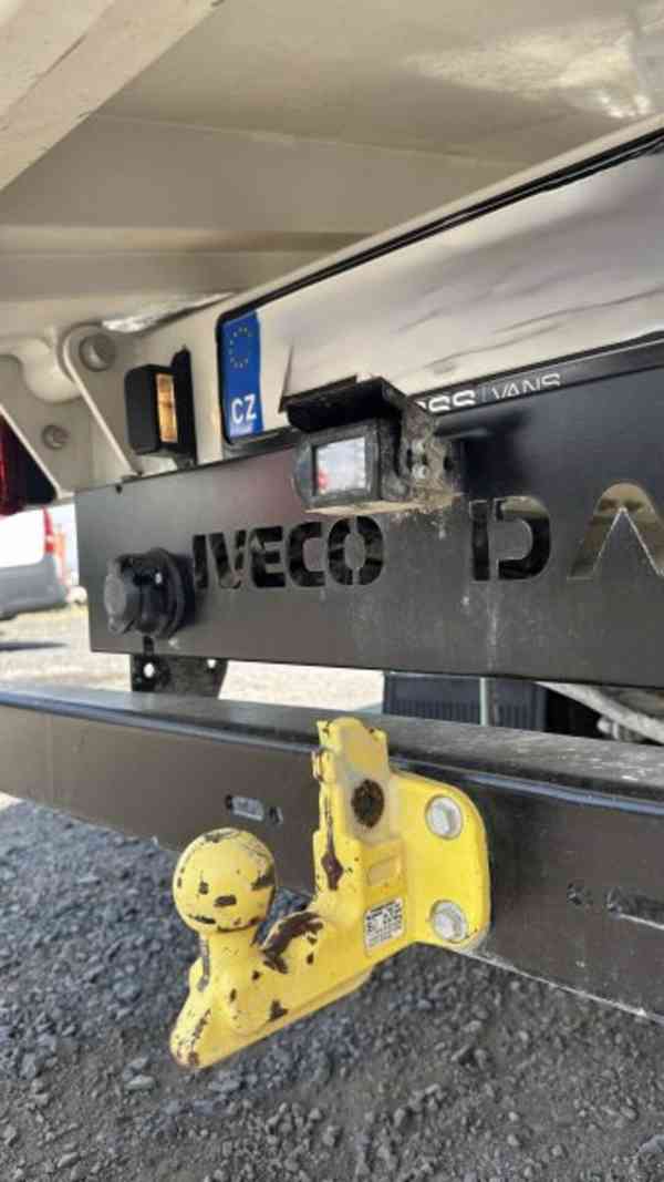 3.5t sklápěč 6míst tupláky IVECO Daily - foto 6
