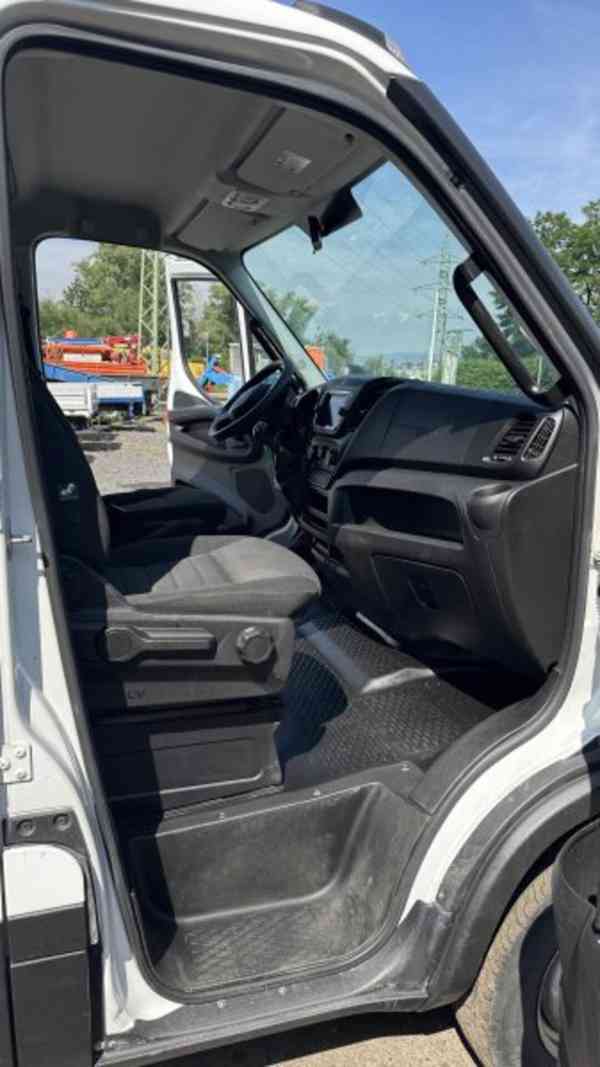 3.5t sklápěč 6míst tupláky IVECO Daily - foto 10
