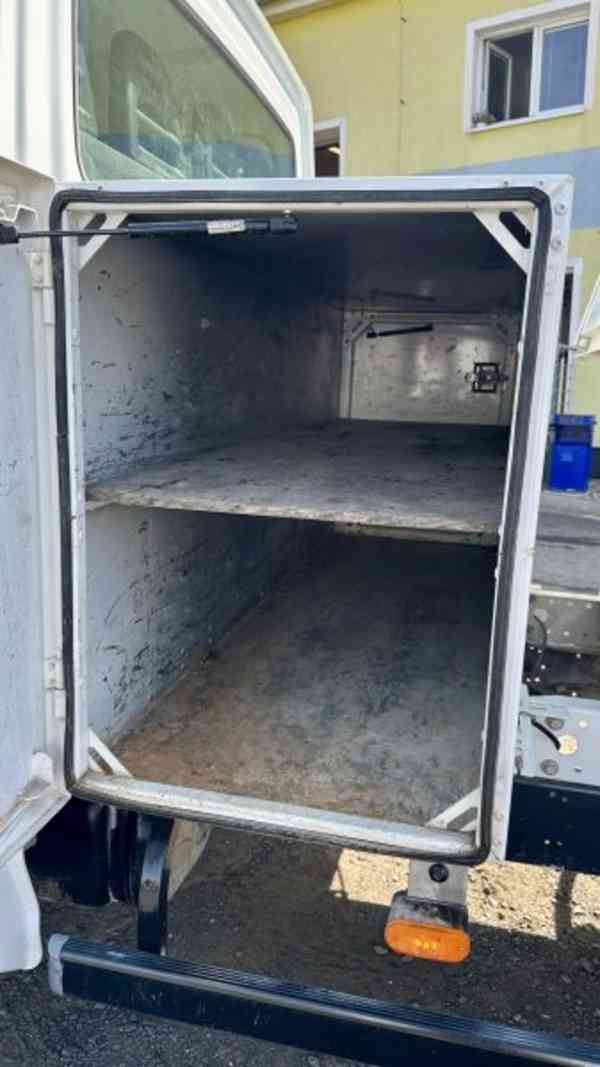 3.5t sklápěč 6míst tupláky IVECO Daily - foto 9