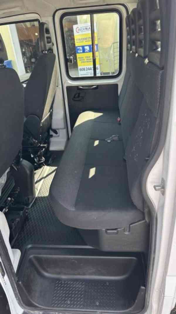 3.5t sklápěč 6míst tupláky IVECO Daily - foto 11