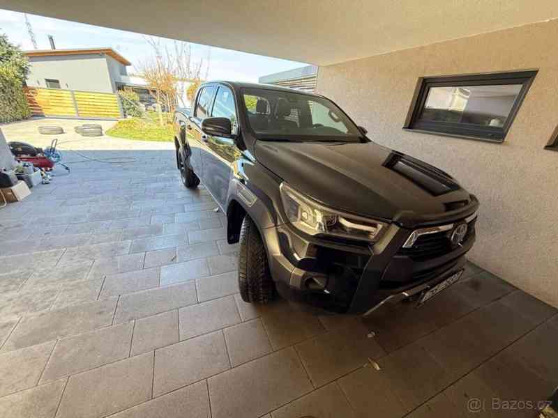 Toyota Hilux 2,8   invicible v plné výbavě, 4x4 - foto 1