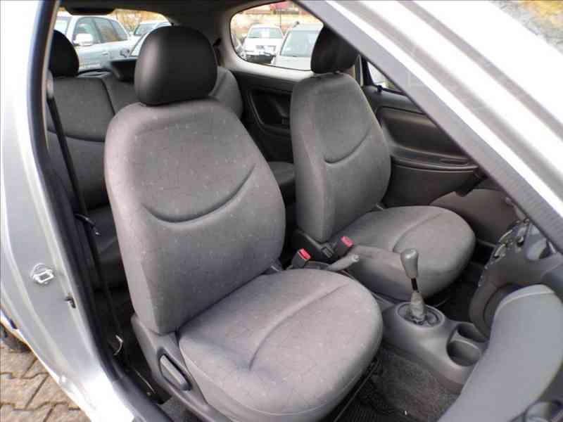 Toyota Yaris 1,0 VVT-i - foto 12