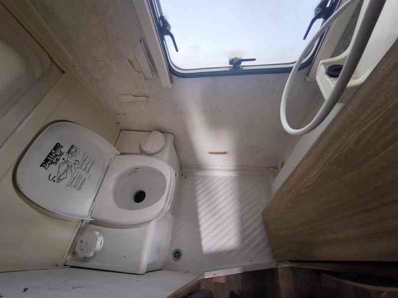 Karavan Crovn, sprcha, teplá voda, bez dokladů, dovoz možný. - foto 10