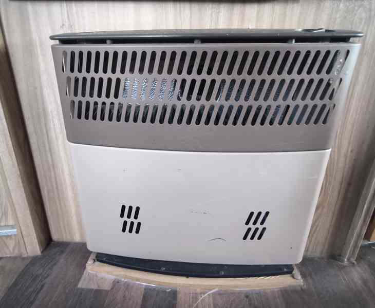 Karavan Crovn, sprcha, teplá voda, bez dokladů, dovoz možný. - foto 14