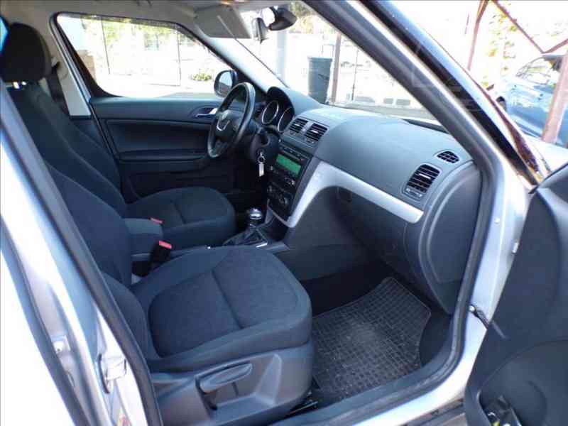 Škoda Yeti 1,2 TSI DSG,SERVISNÍ KHIHA - foto 12