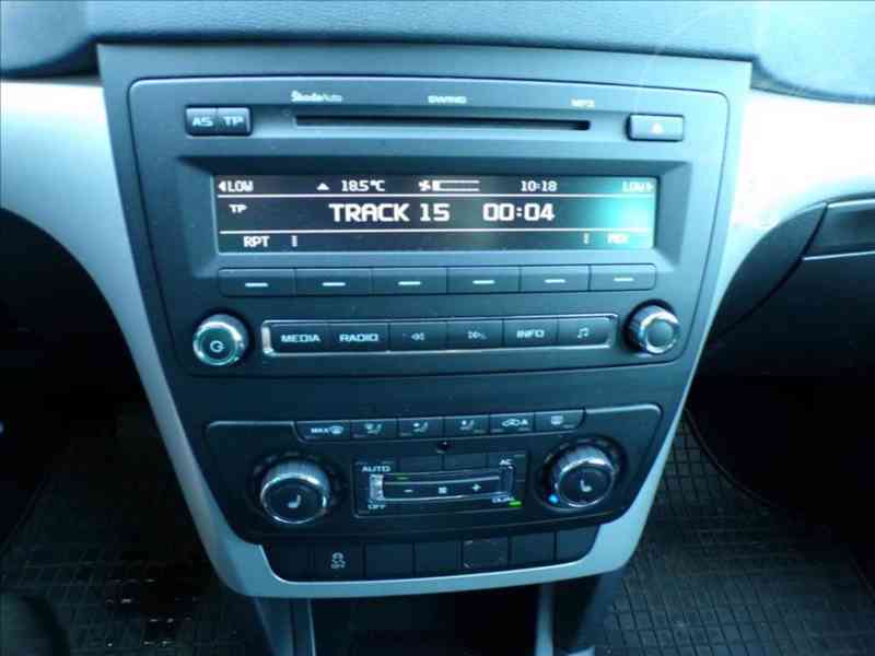 Škoda Yeti 1,2 TSI DSG,SERVISNÍ KHIHA - foto 6