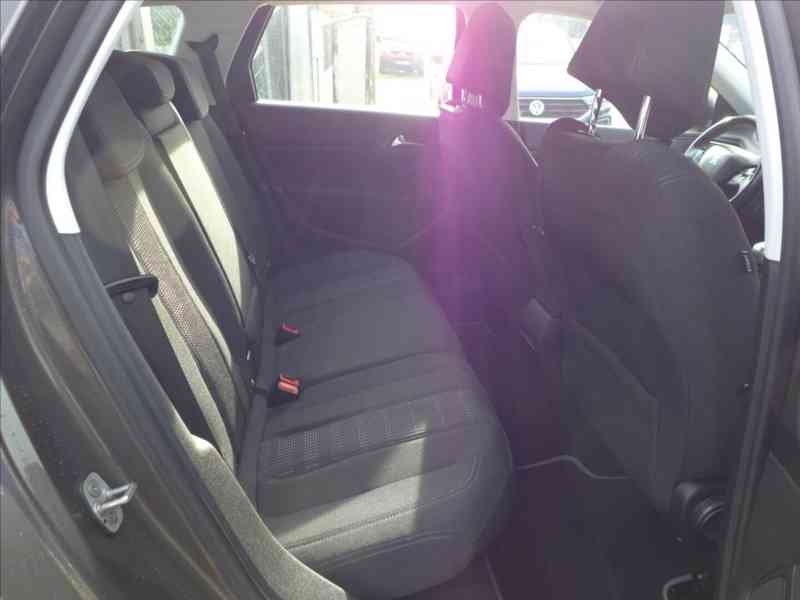Peugeot 308 2,0 HDi FULL LED,TAŽNÉ,VÝHŘEV - foto 9