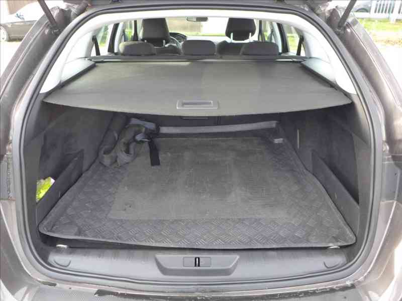 Peugeot 308 2,0 HDi FULL LED,TAŽNÉ,VÝHŘEV - foto 8