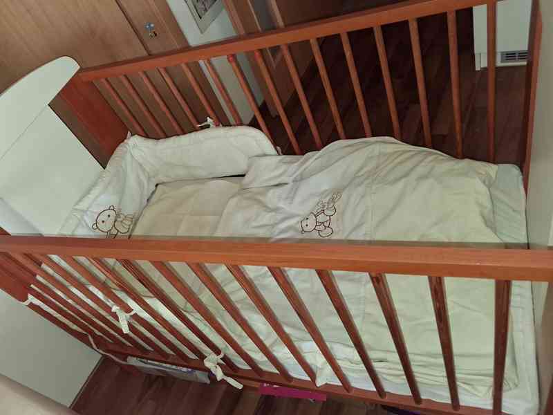 Dřevěná dětská postýlka Klupś s motivem medvídka - foto 7