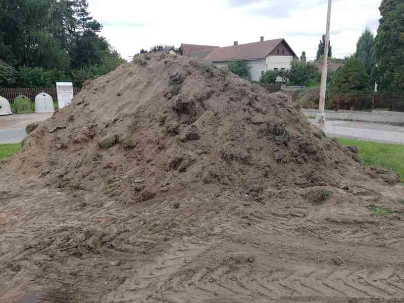 Daruji hlínu za odvoz, spěchá - foto 1