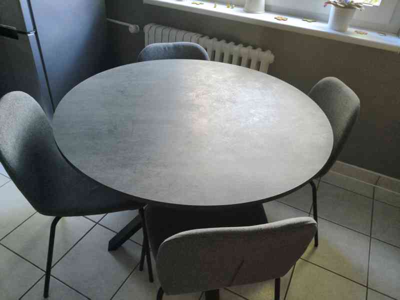 Jídelní stůl a židle  - foto 2