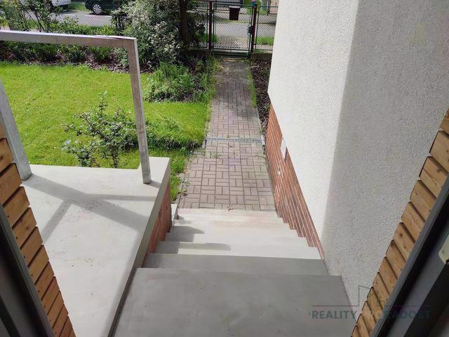 Pronájem rodinného domu 200 m², pozemek 341 m² - foto 6