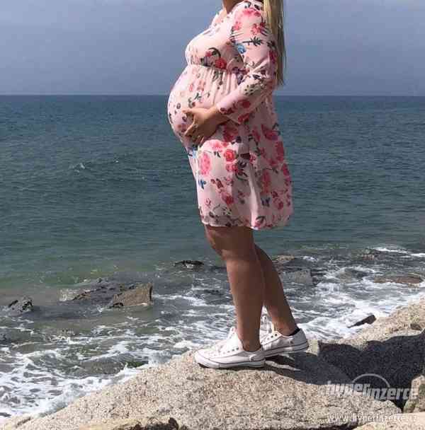 Krásné růžové těhotenské šaty - foto 2