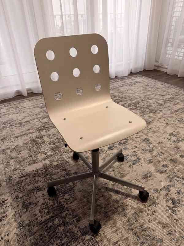 IKEA JULES – bílá otočná židle na kolečkách