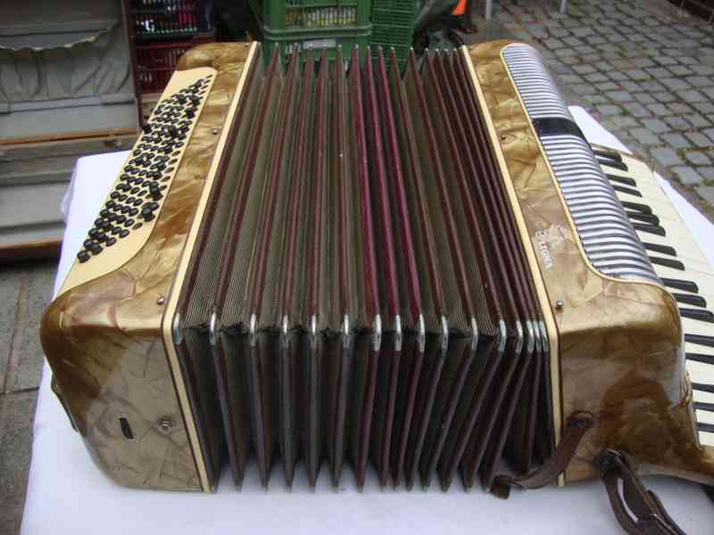 Tahací harmonika Akordeon Ligna Lignatone zlatá po dědovi - foto 13