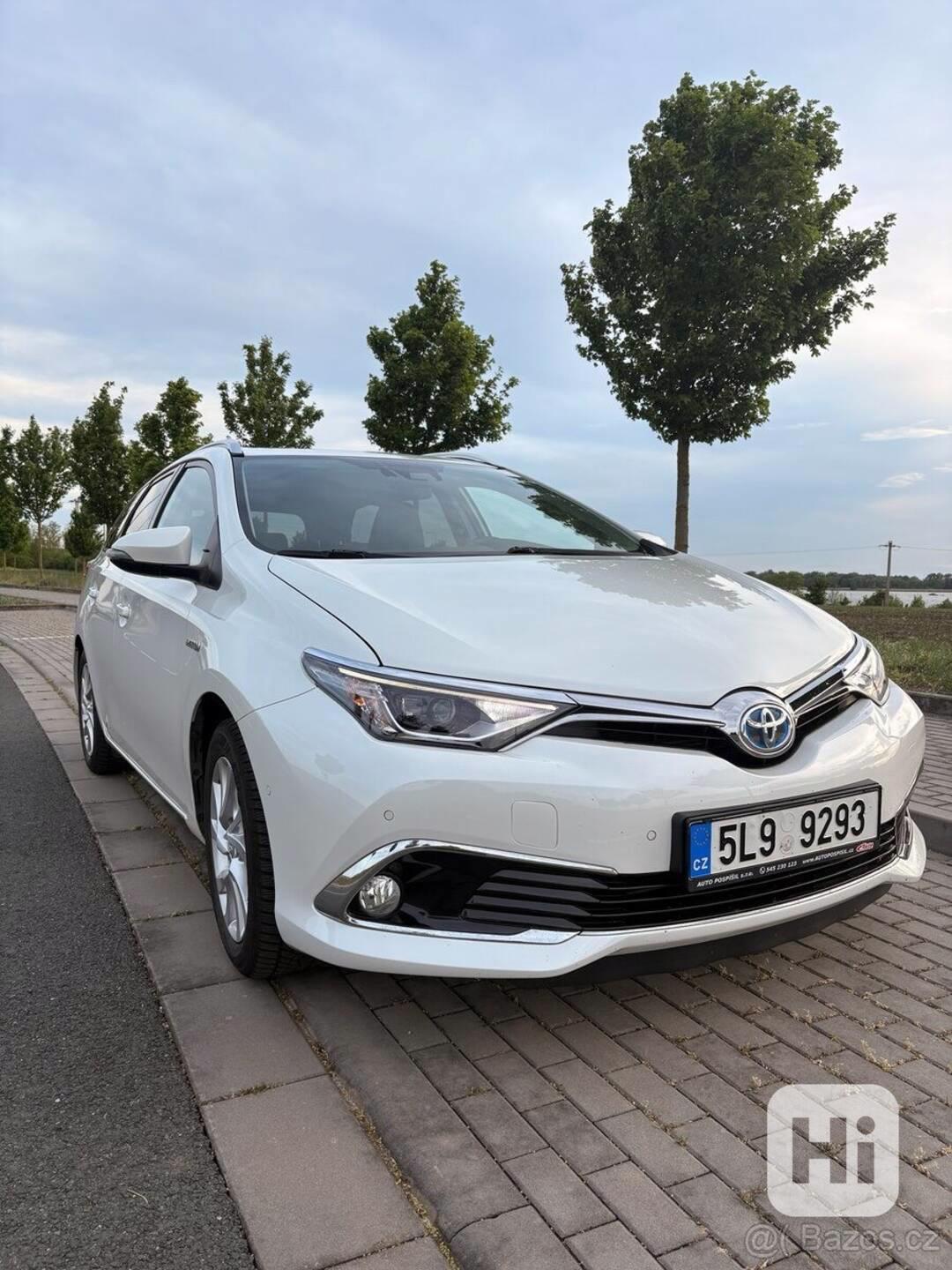 Toyota Auris 1,8 - foto 1