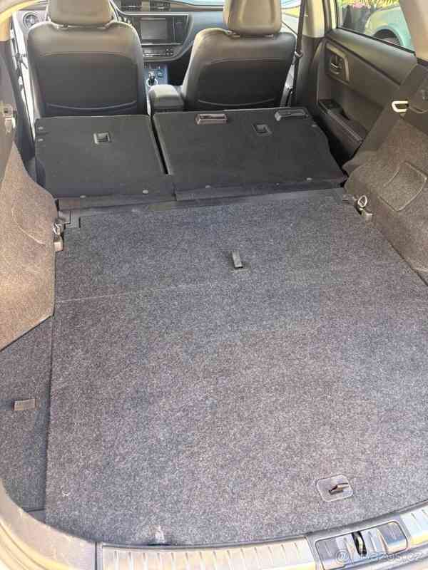 Toyota Auris 1,8 - foto 14