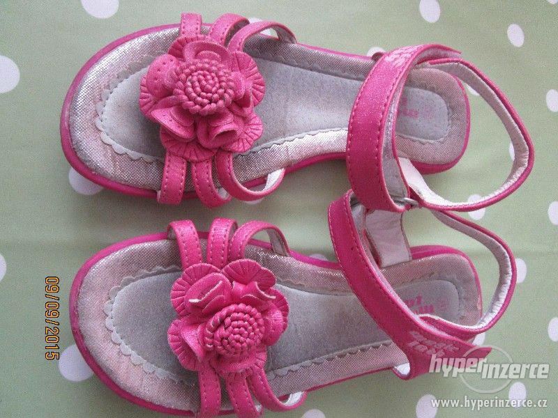 Prodám růžové sandály s kytičkou, vel. 31 - foto 1