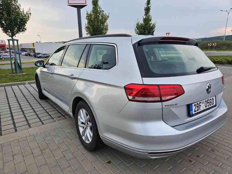 Volkswagen Passat 2,0   Variant Comfortline TDI 11 - foto 4