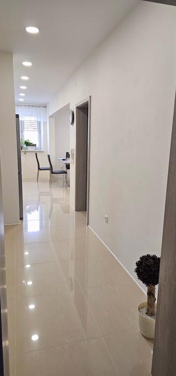 NABÍDKA PRONÁJMU LUXUSNÍHO, PROSTORNÉHO BYTU 2+KK V RAJHRADĚ - foto 13