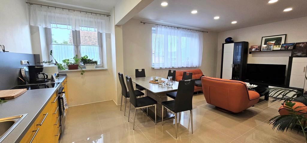 NABÍDKA PRONÁJMU LUXUSNÍHO, PROSTORNÉHO BYTU 2+KK V RAJHRADĚ - foto 9