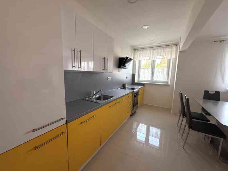NABÍDKA PRONÁJMU LUXUSNÍHO, PROSTORNÉHO BYTU 2+KK V RAJHRADĚ - foto 2