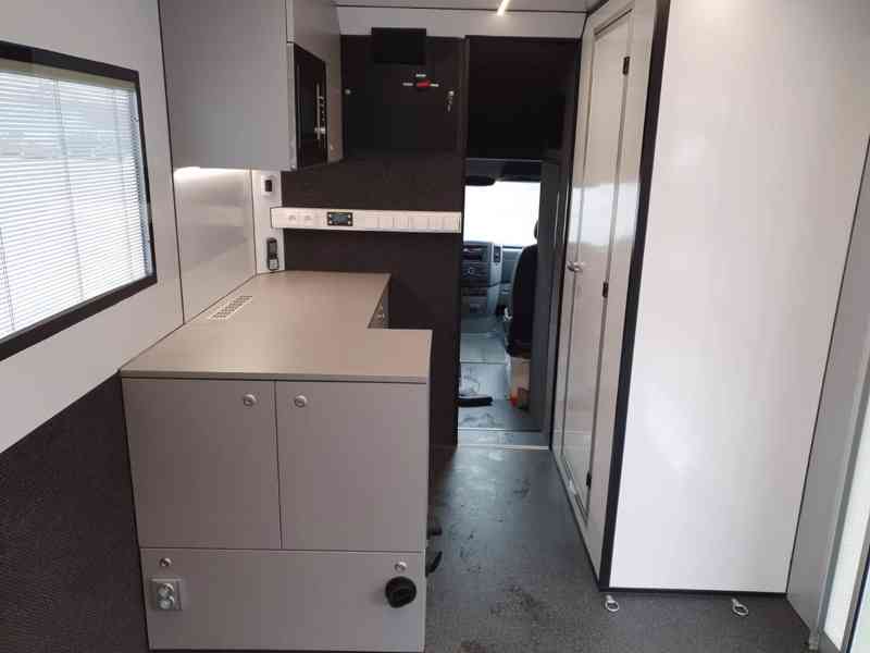 Mercedes Benz 519 CDI DK speciál 4x4 částečně pancéřovaný - foto 45