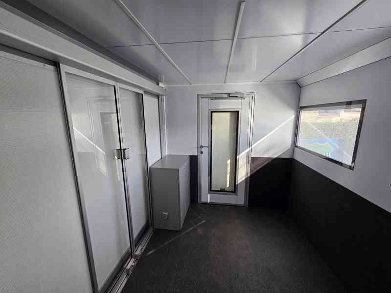 Mercedes Benz 519 CDI DK speciál 4x4 částečně pancéřovaný - foto 37