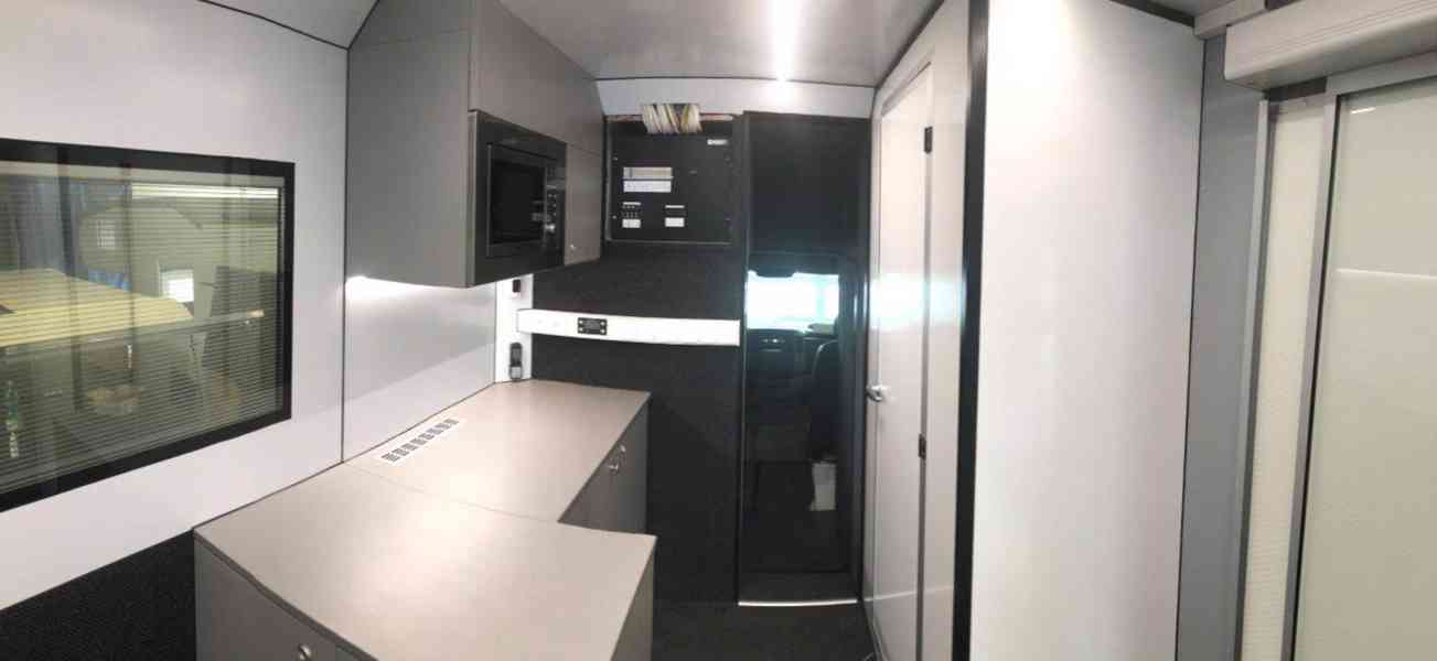 Mercedes Benz 519 CDI DK speciál 4x4 částečně pancéřovaný - foto 44