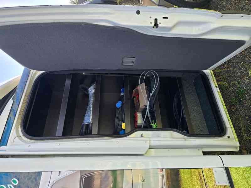 Mercedes Benz 519 CDI DK speciál 4x4 částečně pancéřovaný - foto 12