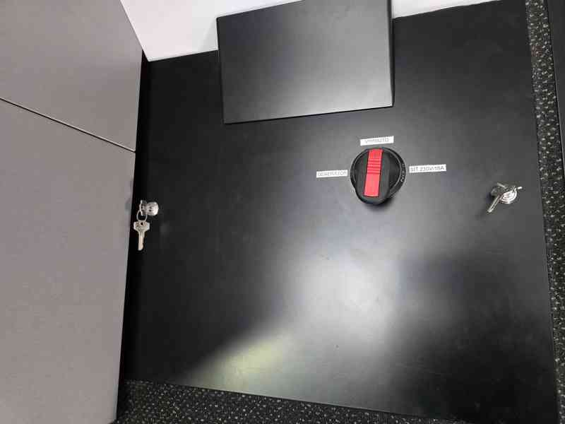 Mercedes Benz 519 CDI DK speciál 4x4 částečně pancéřovaný - foto 27