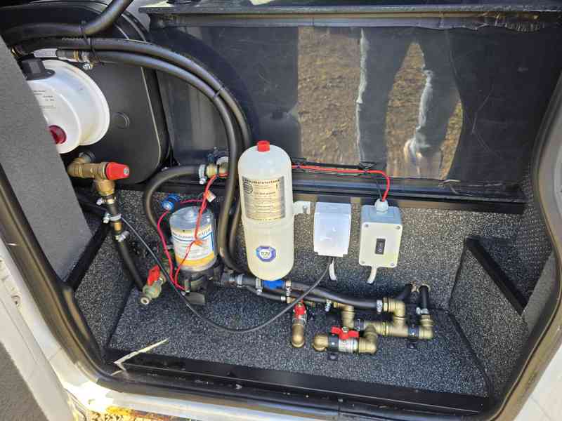 Mercedes Benz 519 CDI DK speciál 4x4 částečně pancéřovaný - foto 11