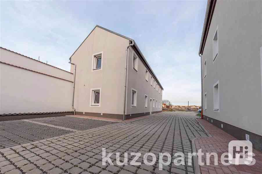 Prodej prostorného bytu 2+kk v Hunčicích - foto 4
