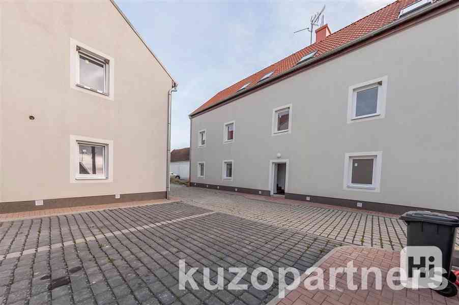 Prodej prostorného bytu 2+kk v Hunčicích - foto 3