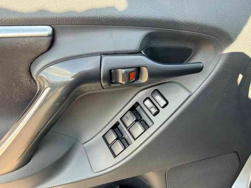 Toyota Verso 1,8i Life 7míst benzín 108kw - foto 14