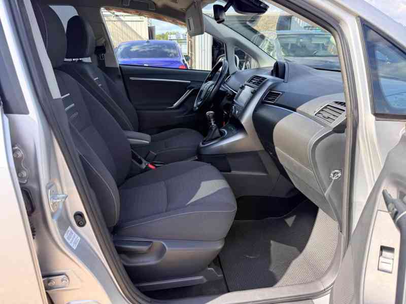 Toyota Verso 1,8i Life 7míst benzín 108kw - foto 16