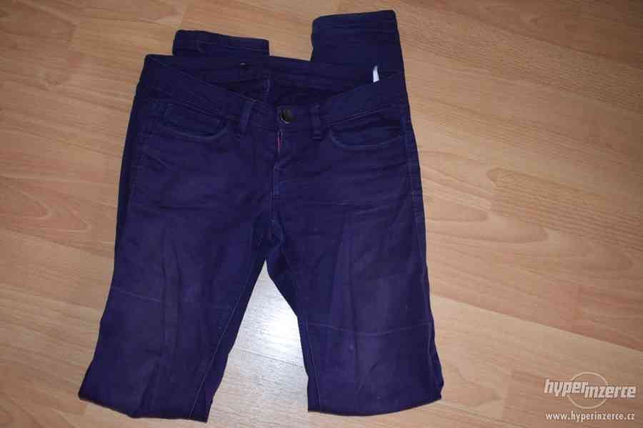 fialové džíny. jedno jaro nošené - foto 1