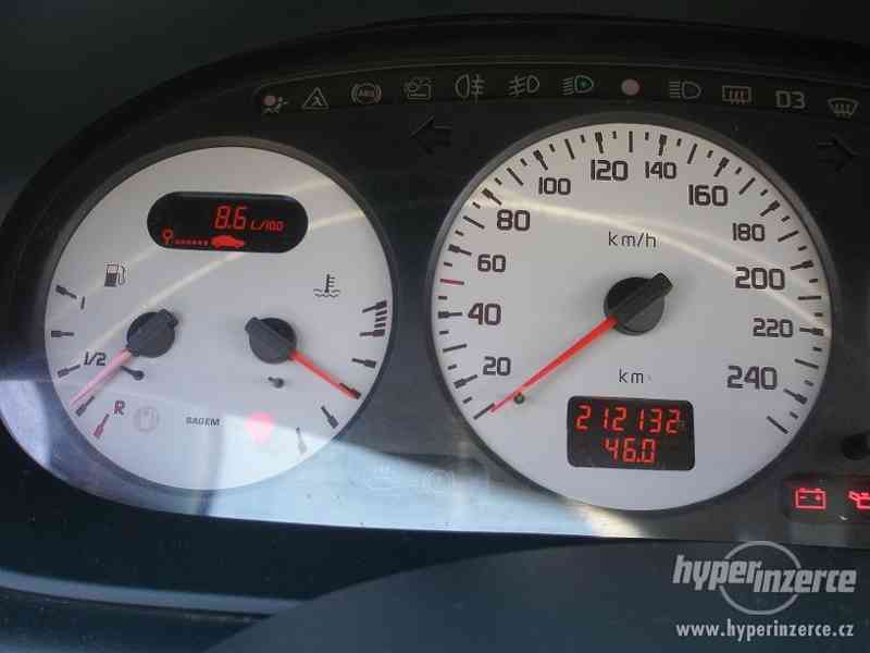 Renault Megane Coupe 2.0 16v 108kW rv. 98 - foto 8