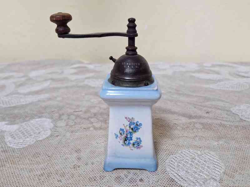 Krásný porcelánový Mlýnek na koření pomněnky Leinbrock DRGM - foto 5