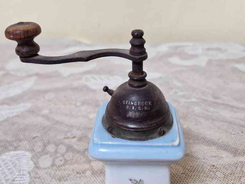 Krásný porcelánový Mlýnek na koření pomněnky Leinbrock DRGM - foto 6