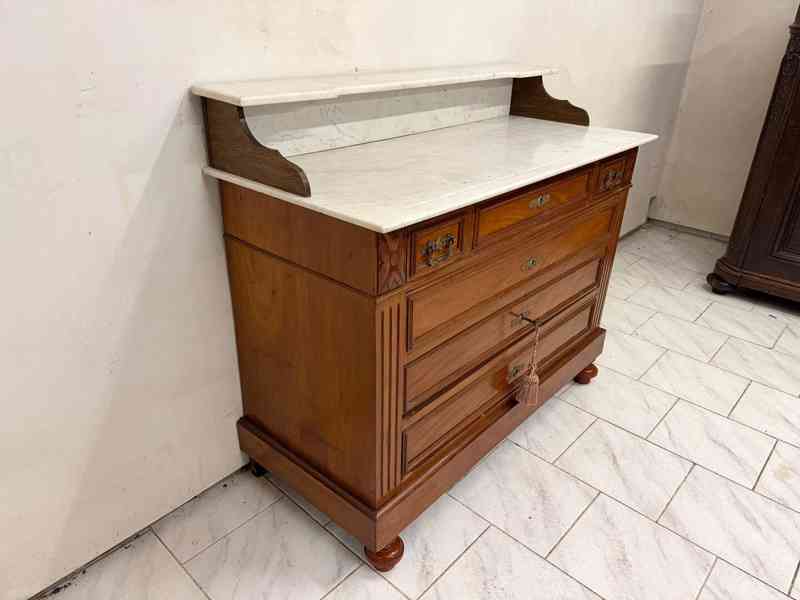 Starožitná masivní komoda - foto 2