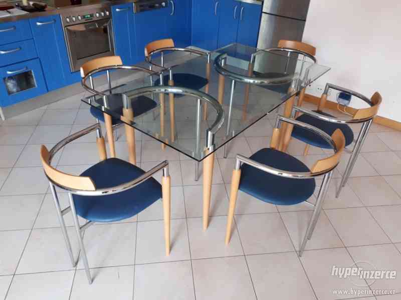 Designový jídelní stůl se 6 židlemi - foto 1
