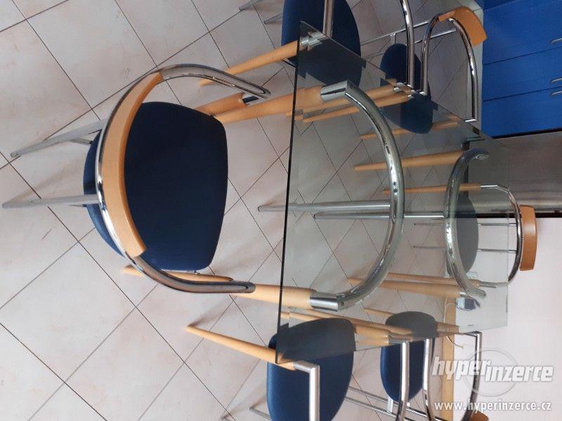 Designový jídelní stůl se 6 židlemi - foto 5