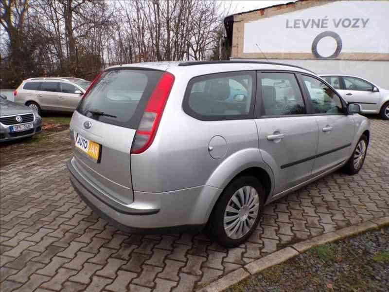Ford Focus 1,6 16V - foto 4