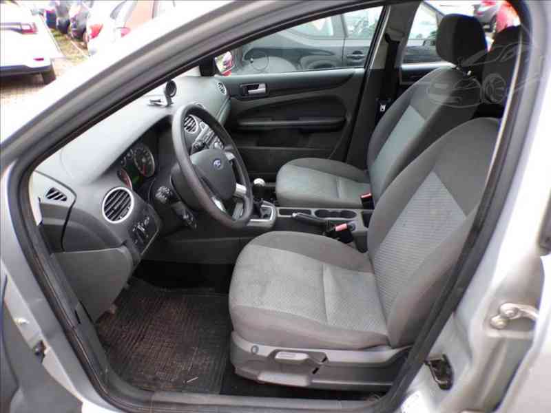 Ford Focus 1,6 16V - foto 8